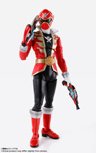 Load image into Gallery viewer, Kaizoku Sentai Gokaiger Bandai S.H.Figuarts (Shinkocchou Seihou) Gokai Red (JP)-sugoitoys-7