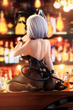 Load image into Gallery viewer, BUNNY GIRL LUME XCX ILLUSTRATED BY YATSUMI SUZUAME DELUXE VER. (tapestry)-sugoitoys-4